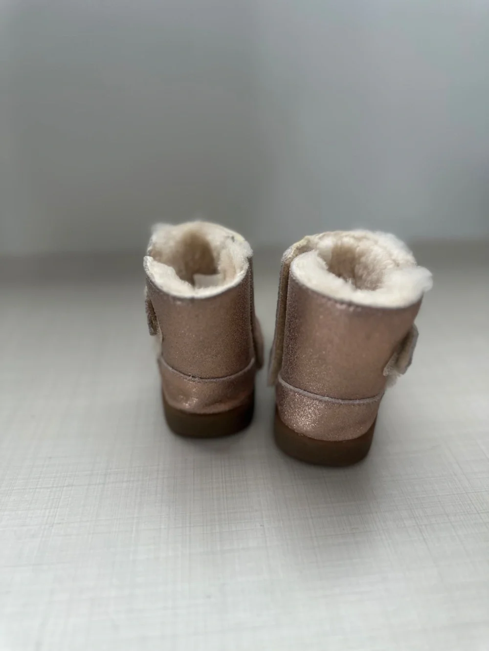 UGG Keelan Metallic Pink Glitter Fashion Boots Rose Gold Toddler 2/3 Pink Fur